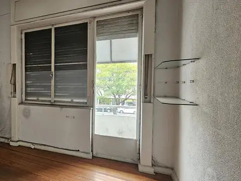 Oficina 7 ambientes con 2 baños