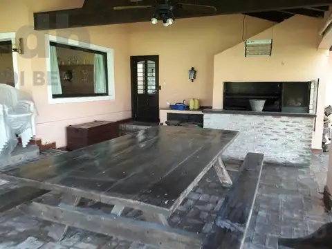 Casa en Venta con 3 cocheras