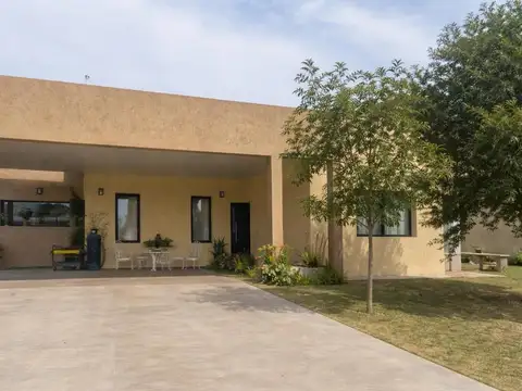 CASA 4 AMBIENTES EN VENTA EN HORIZONTES AL SUR