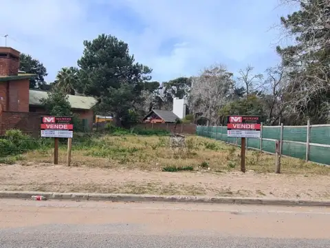 Lote de 600m² en Mar de Ajó, ideal para construir o invertir