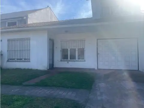 Casa 3 Amb. Con Depto 1 Amb En Planta Alta- 1 De Mayo 171