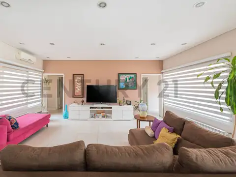 CASA EN VENTA EN LOMAS DE CITY BELL, 4 DORMITORIOS