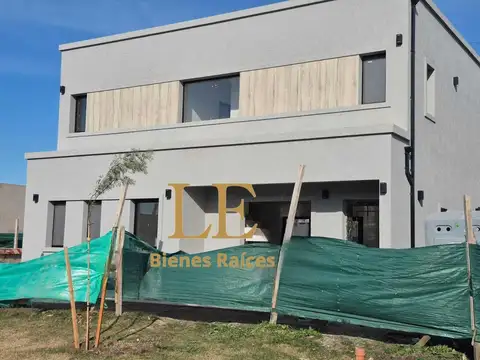 Casa en Venta en Pilar Del Este, USD 215.000
