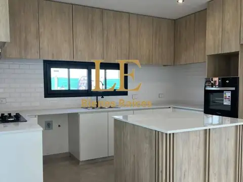Casa en Venta en Pilar Del Este - Santa Sofia, USD 210.000