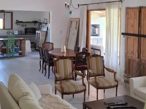 Casa en Venta con 2 cocheras