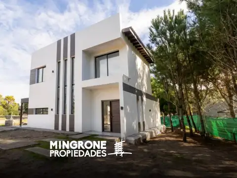 Casa 4 Ambientes A Estrenar. Barrio Náyades. Pinamar.