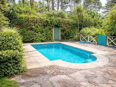 VENTA | Avenida Enrique Shaw 1400 / Casa / 7 ambientes / Pinamar