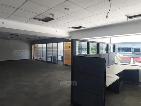Oficina en Alquiler con 1 cochera