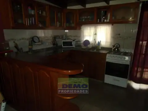 Casa 4 ambientes con 2 baños