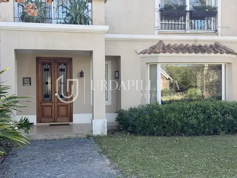 Casa 12 ambientes con 7 baños