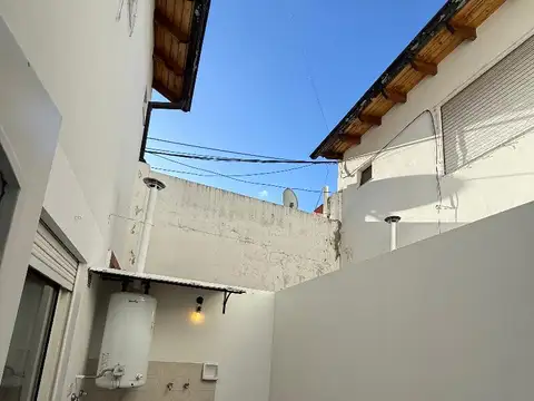 Departamento PH 2 amb, cocina con lavadero, patio, balcon, muy luminoso, sin expensas