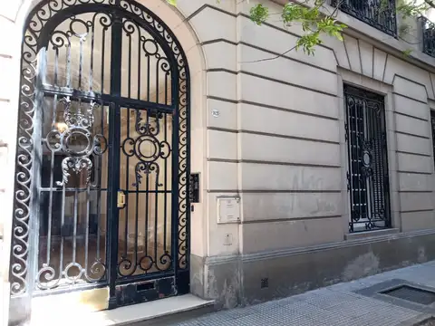 Oficina 10 ambientes con 5 baños