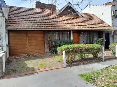 EN UNA MUY BUENZA ZONA RESIDENCIAL, MUY BUEN CHALET DE 143, m2, EDIFICADO SOBRE TERRENO DE 262m2.-