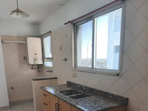 DEPARTAMENTO 3 AMBIENTES CON BALCÓN Y COCHERA. MANUEL OCANTOS 159 P.9 A AVELLANEDA