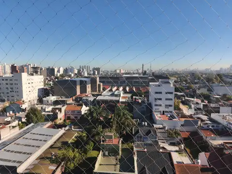 DEPARTAMENTO 3 AMBIENTES CON BALCÓN Y COCHERA. MANUEL OCANTOS 159 P.9 A AVELLANEDA