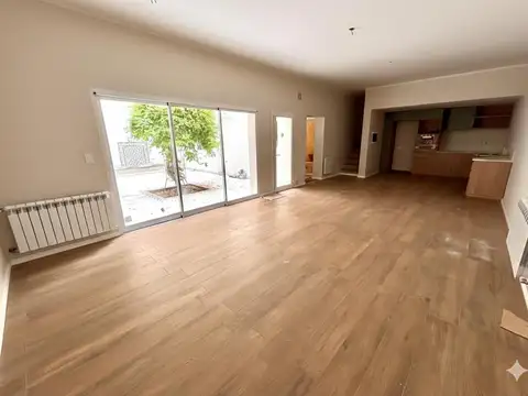VENTA - Pasillo de 3 dormitorios con patio y terraza