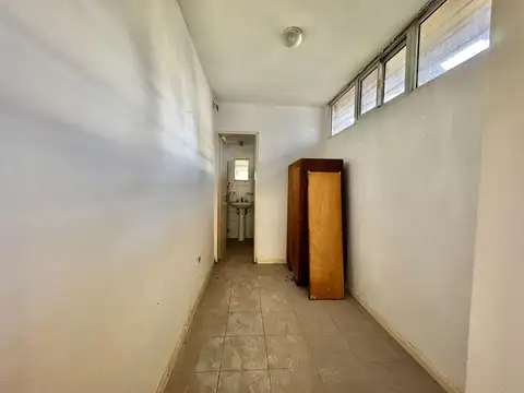 CASA EN VENTA EN PERGAMINO CON GARAGE Y PATIO