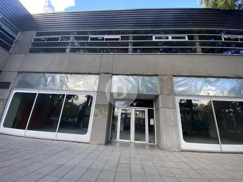 Excelente local · Gran exposición en la mejor zona de Martínez.