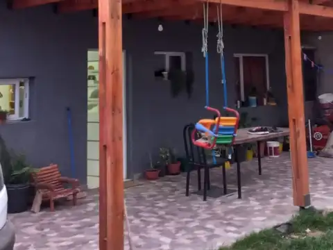 Venta casa 4 dormitorios y Quincho en La Casona 2