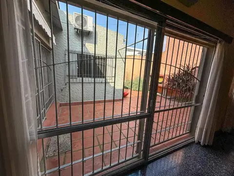 Casa 6 ambientes con 1 baño