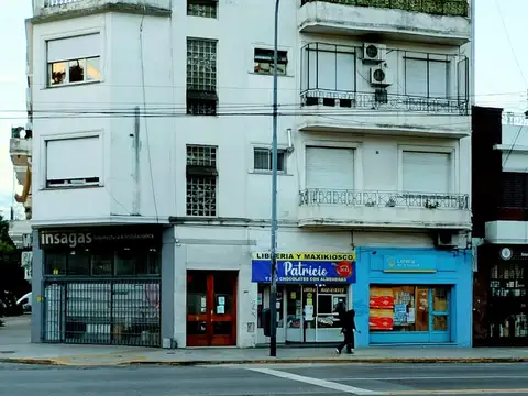 EXCELENTE DEPARTAMENTO 3 AMBIENTES AL FRENTE CON BALCON CORRIDO