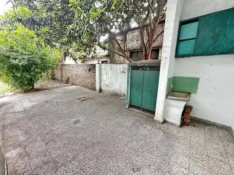 CASA EN 2 PLANTAS MULTIFAMILIAR A CUADRAS DE AV. MARQUEZ