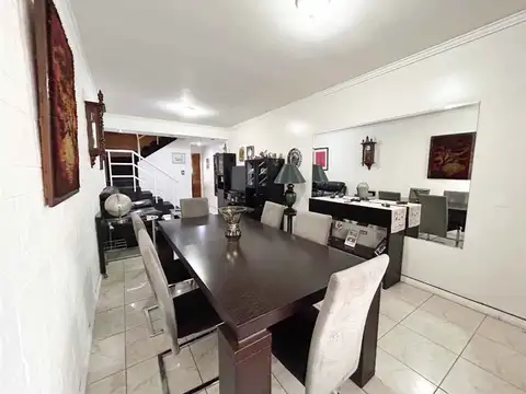 CASA Triplex 5 AMB VENTA P. PATRICIOS CON COCHERA