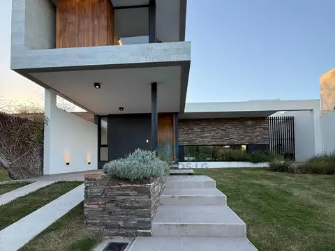Casa en Venta en Jesus Maria, USD 240.000