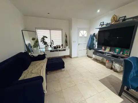 Depto Tipo Casa en Venta en Villa Gobernador Udaondo, USD 155.000