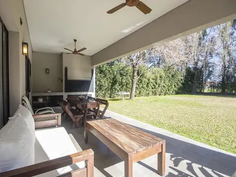 Casa en Venta con 3 cocheras
