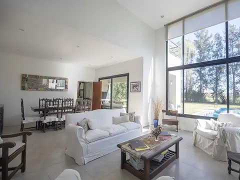 Casa 5 ambientes con 2 baños