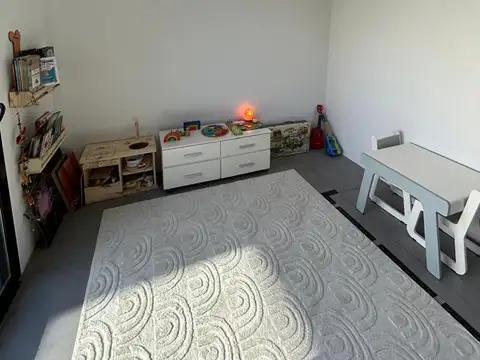Casa en Alquiler con 4 cocheras