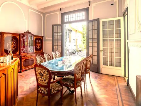 Casa 5 ambientes con 4 baños