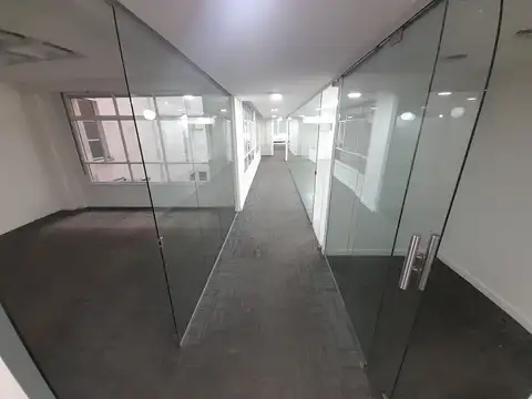 Oficina Monoambiente con 4 baños