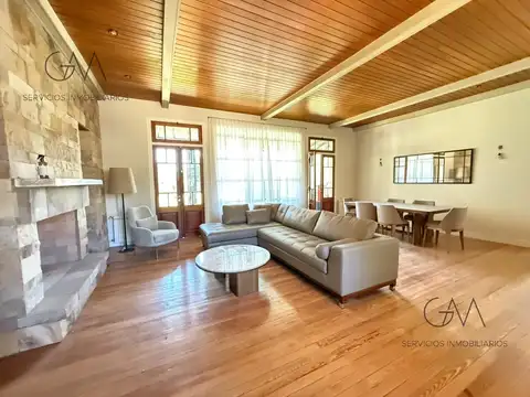 Casa 5 ambientes con 4 baños