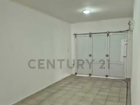 P. Avanthay 300, Piso 0