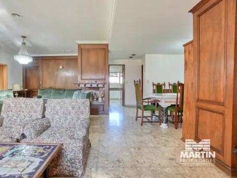 Casa 5 ambientes con 2 baños