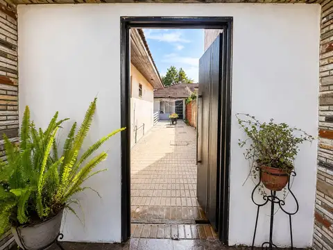 VENTA CASA 3 AMB JARDÍN Y COCHERA BERNAL CENTRO