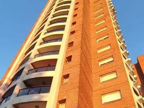 Cornelio Saavedra , Piso 15