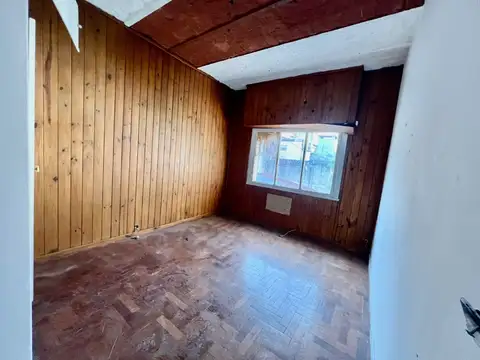 Martínez:oficina/local en Planta Alta Sobre Calle Alvear con Gran Terraza Propia.