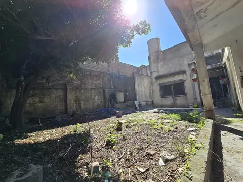 Casa 4 amb. Jardín adelante, fondo libre. Terraza. Altillo. Lanús Oeste.