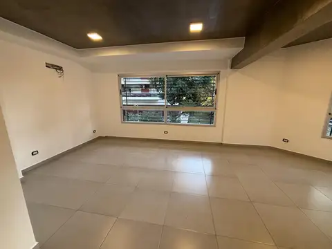 Oficina a estrenar de 70 mts2 con patio  - Wilde Centro