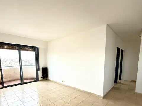 4 AMBIENTES, 82 MTS TOTALES, AL FRENTE CON BALCÓN, COCINA INDPTE, BAÑO COMPLETO Y TOILETTE, EXC. UBICACIÓN